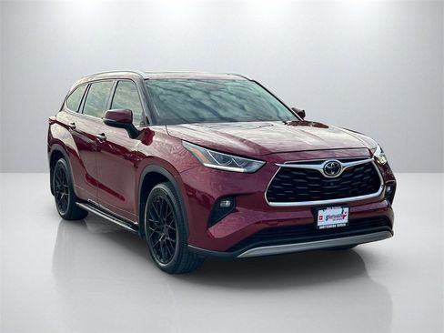 Certified 2022 Toyota Highlander Platinum image 3