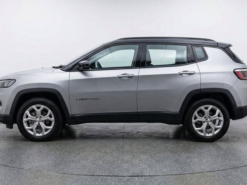 Used 2025 Jeep Compass Latitude AWD/4WD image 5