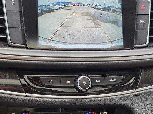 Used 2019 Buick Enclave Essence FWD image 11