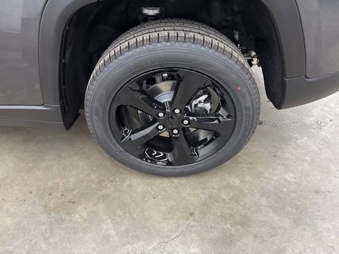 New 2025 Jeep Grand Cherokee Limited w/ Black Appearance Package image 21