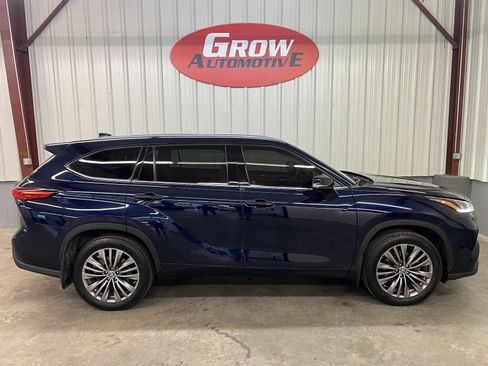 Used 2021 Toyota Highlander Platinum AWD/4WD image 13