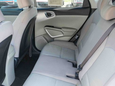 Used 2023 Kia Soul LX FWD image 18