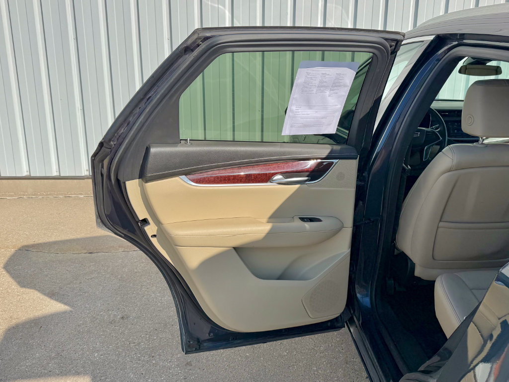 Used 2018 Cadillac XT5 Luxury w/ Driver Awareness Package AWD/4WD image 15