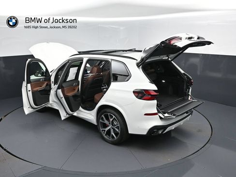 New 2026 BMW X5 xDrive40i w/ M Sport Package AWD/4WD image 2