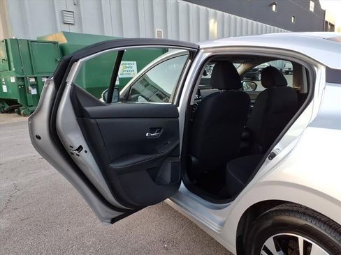 Used 2022 Nissan Sentra SV image 12