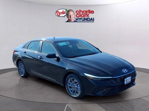 New 2026 Hyundai Elantra Hybrid FWD image 7