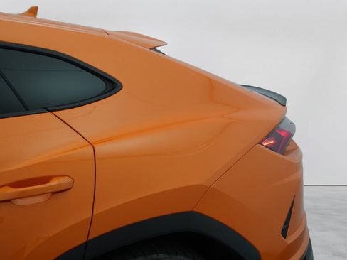 Used 2022 Lamborghini Urus AWD/4WD image 59