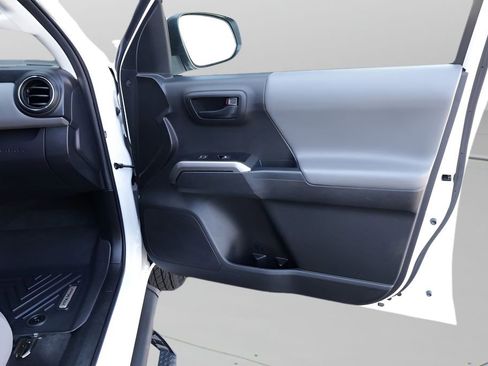 Certified 2023 Toyota Tacoma SR5 AWD/4WD image 17