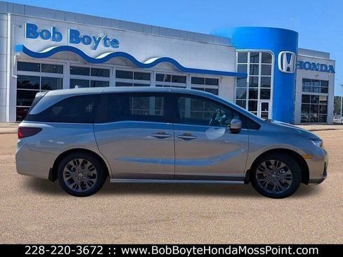 New 2026 Honda Odyssey Touring image 6