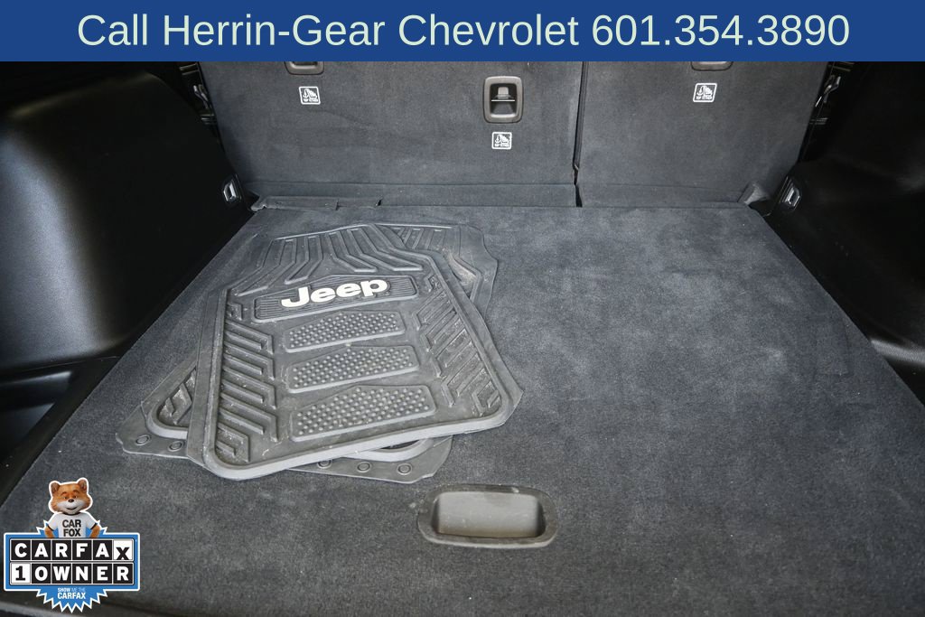Used 2025 Jeep Grand Cherokee Laredo X w/ Luxury Tech Group I RWD image 20