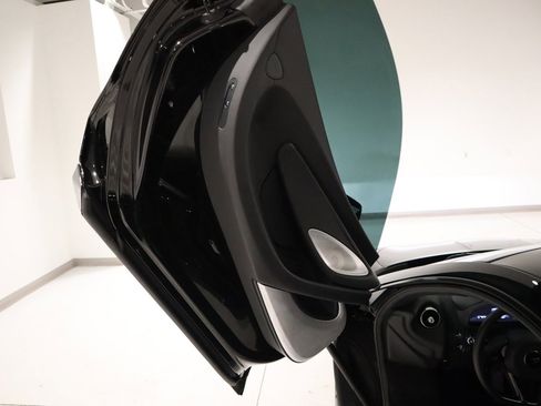 Used 2023 McLaren GT image 24