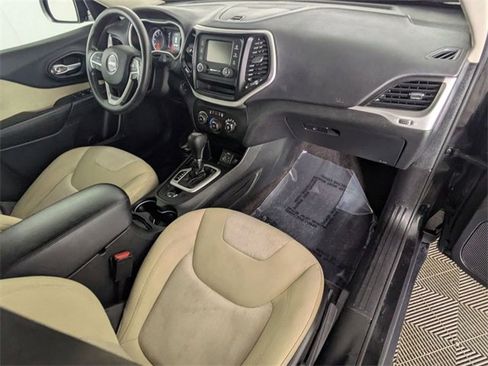 Used 2016 Jeep Cherokee Sport image 29