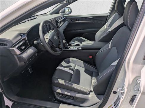 Used 2025 Toyota Camry SE image 11