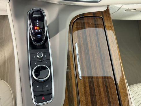 Used 2024 Cadillac Escalade Premium Luxury Platinum image 15