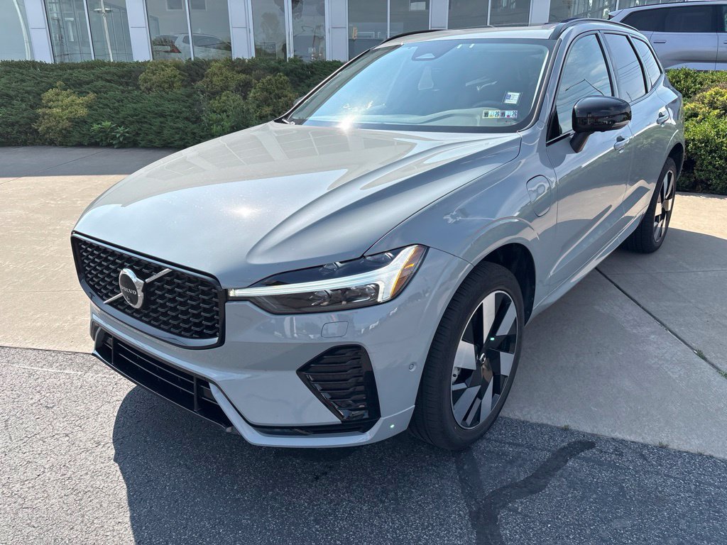 Certified 2025 Volvo XC60 T8 Plus w/ Protection Package Premier AWD/4WD image 2