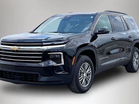 Used 2024 Chevrolet Traverse LT FWD image 2