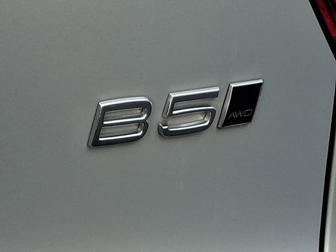 Certified 2024 Volvo XC40 B5 Core image 30
