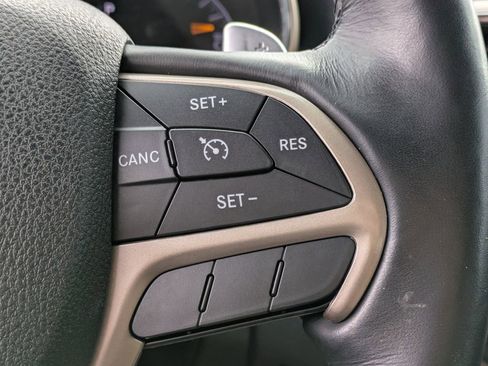 Used 2016 Jeep Grand Cherokee Laredo 75th Anniversary image 24