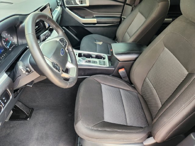 Used 2023 Ford Explorer XLT RWD image 14