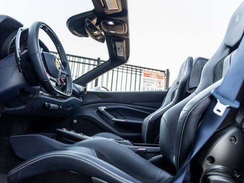 Used 2022 Ferrari F8 Tributo image 33