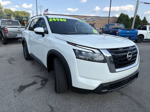 Used 2024 Nissan Pathfinder SV AWD/4WD image 3