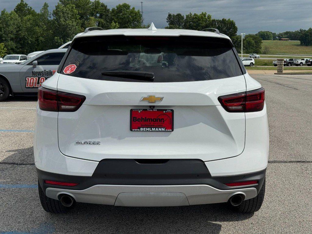 Used 2024 Chevrolet Blazer LT w/ Convenience Package FWD image 5