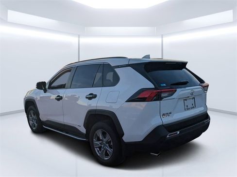 Used 2025 Toyota RAV4 XLE image 5