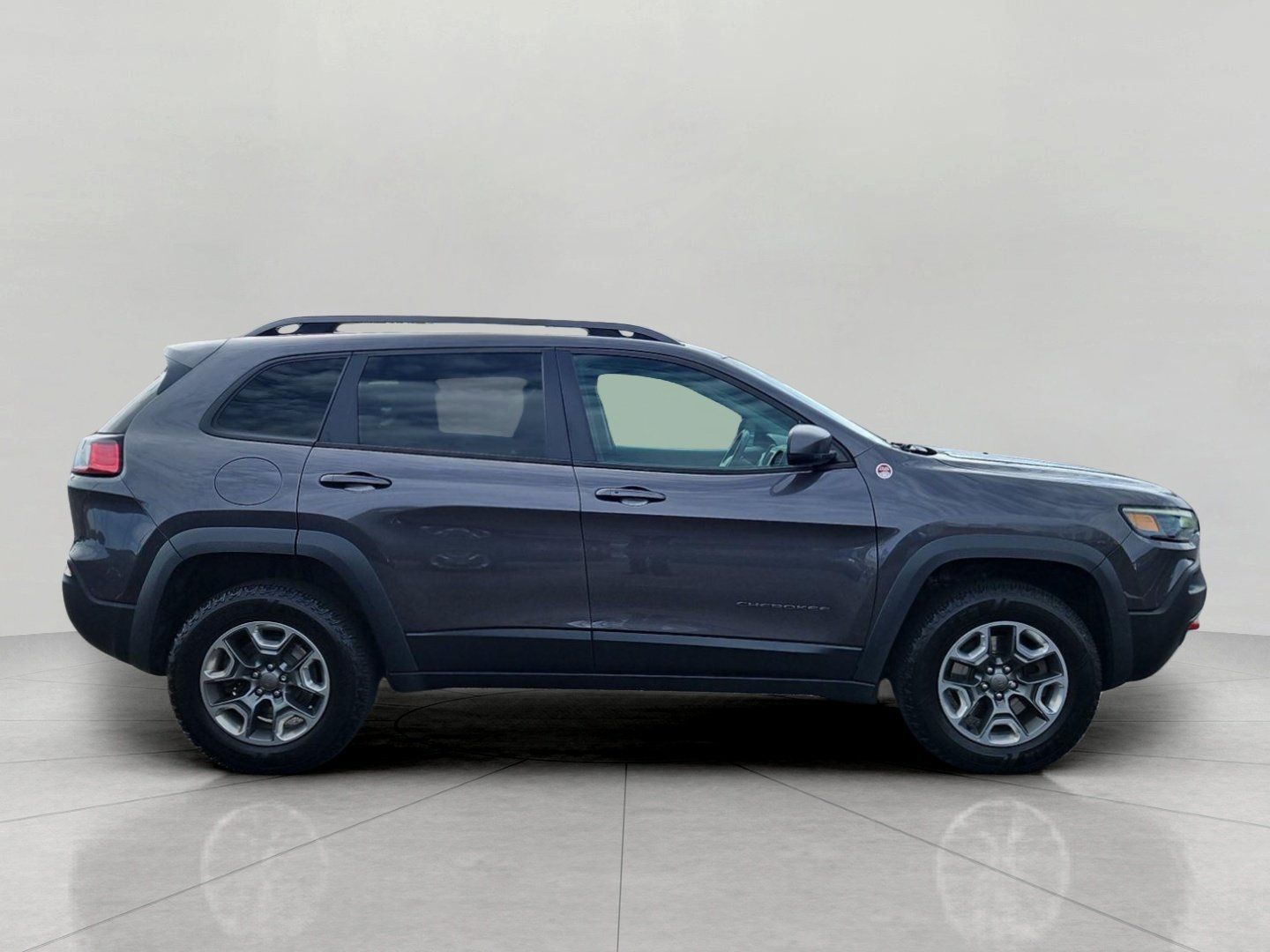 Used 2019 Jeep Cherokee Trailhawk w/ Comfort/Convenience Group AWD/4WD image 9