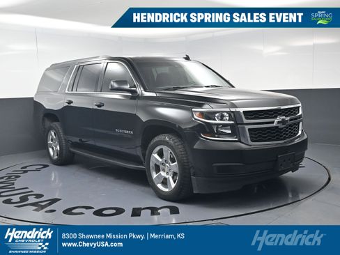 Used 2017 Chevrolet Suburban LT image 1