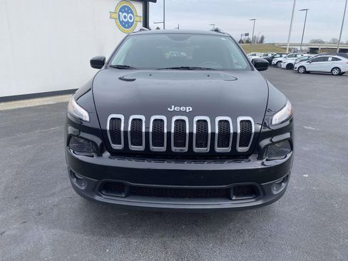 Used 2018 Jeep Cherokee Latitude Plus w/ Comfort/Convenience Group image 8