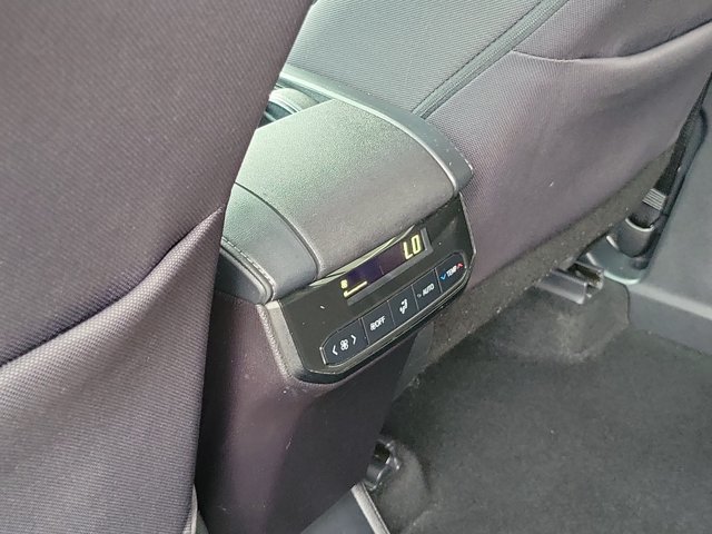 Used 2022 Toyota Highlander L FWD image 14