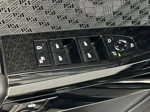 Certified 2024 BMW i7 xDrive60 AWD/4WD image 18