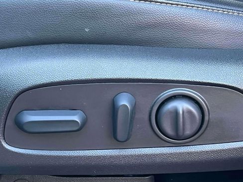 Used 2023 GMC Acadia SLT w/ Preferred Package image 19