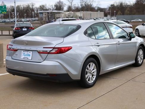 Used 2025 Toyota Camry LE image 5