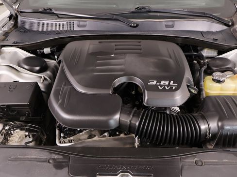 Used 2019 Dodge Charger SXT image 19