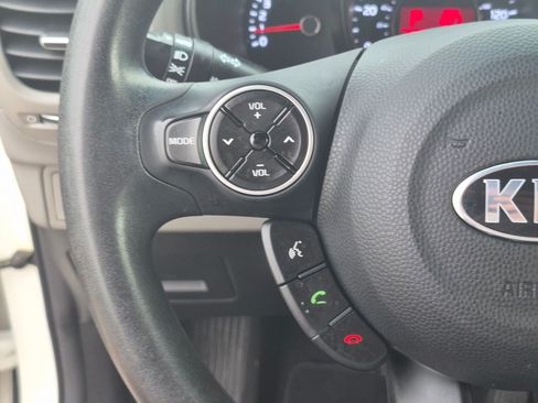 Used 2016 Kia Soul + FWD image 18