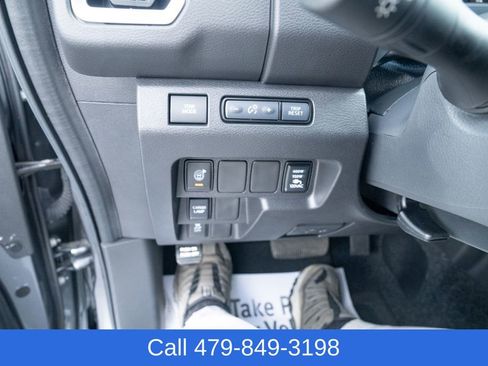 Used 2025 Nissan Frontier SV w/ SV Convenience Package image 24