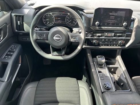 Used 2025 Nissan Pathfinder Rock Creek image 14
