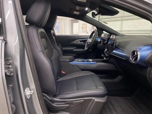 Used 2025 Chevrolet Equinox EV LT w/ Convenience Package image 18