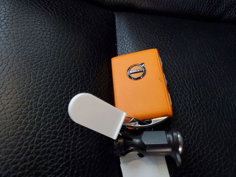 Used 2023 Volvo XC90 B6 Plus image 27