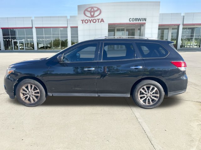 Used 2015 Nissan Pathfinder SV FWD image 2