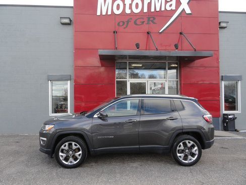 Used 2018 Jeep Compass Limited w/ Navigation Group image 2