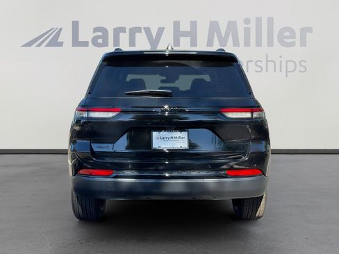 New 2025 Jeep Grand Cherokee Altitude image 5