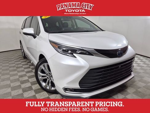 Used 2024 Toyota Sienna Platinum FWD image 1