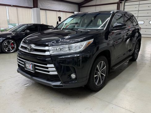 Used 2017 Toyota Highlander XLE AWD/4WD image 5