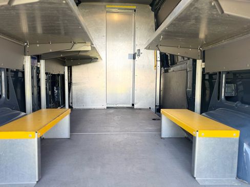 Used 2018 Mercedes-Benz Sprinter 2500 image 45