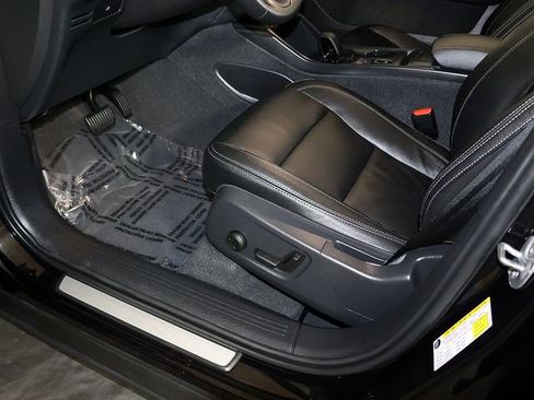 Used 2024 Volvo XC40 B5 Core AWD/4WD image 25