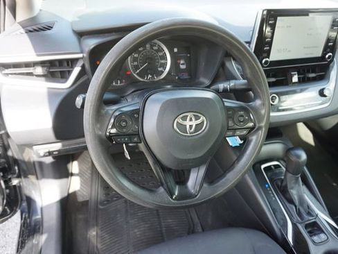 Used 2020 Toyota Corolla LE FWD image 9