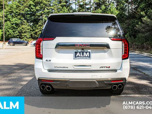 Used 2024 GMC Yukon AT4 w/ Technology Package AWD/4WD image 11