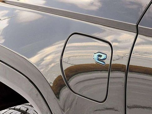 Used 2022 Jeep Grand Cherokee Overland image 38